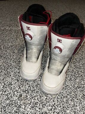 DC Womens White and Burgundy Snowboarding Boots